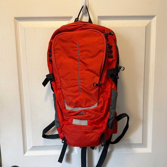 Alps Mountaineering Hydro Trail 17 Chili Backpack - Picture 1 of 5